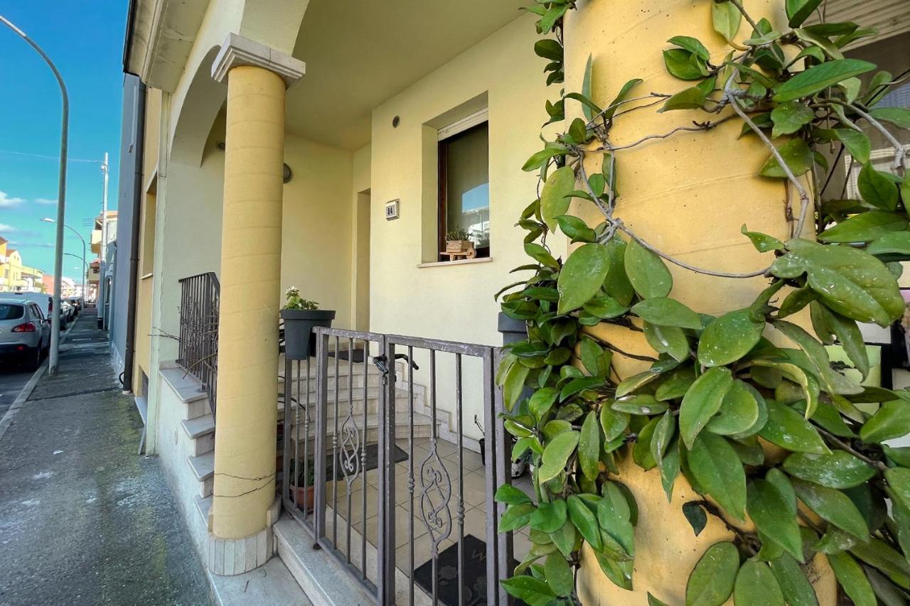 Aristanis Home Vacation Apartment Oristano Ngoại thất bức ảnh